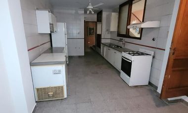 Casa con local en alquiler