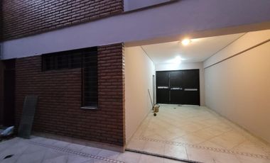 Casa con local en alquiler