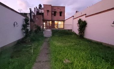 Casa con local en alquiler