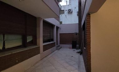 Casa con local en alquiler