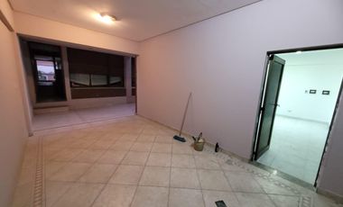Casa con local en alquiler