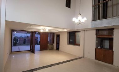 Casa con local en alquiler