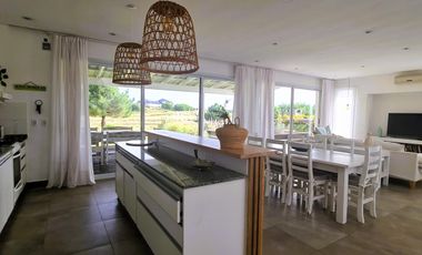 Casa en Venta Costa Esmeralda - Residencial I