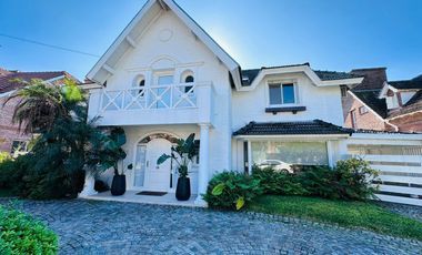 San Isidro Chico - CASA EN ALQUILER - Los Aromos 1200