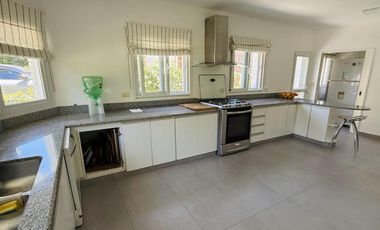 San Isidro Chico - CASA EN ALQUILER - Los Aromos 1200