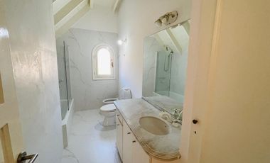 San Isidro Chico - CASA EN ALQUILER - Los Aromos 1200