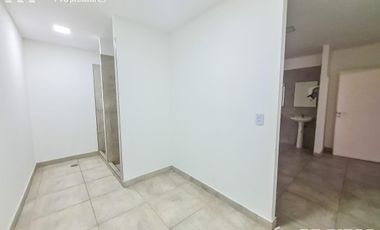 Deposito en alquiler de 3162 m2 con 4 dock predio con seguridad - Garin, Escobar