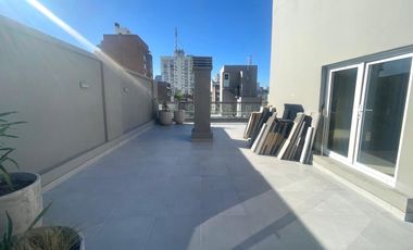 Venta - Departamento 1 dormitorio con balcon , patio y parrillero