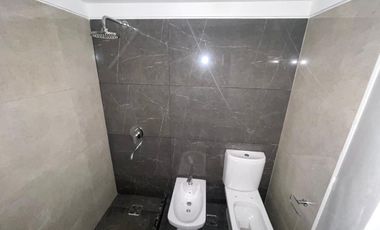 Venta - Departamento 1 dormitorio con balcon , patio y parrillero