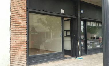LOCAL EN ALQUILER EN SANTA CRUZ AL 200