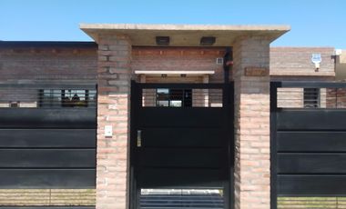 Casa en Pueblo Esteher , en Juan Domingo Perón 1215