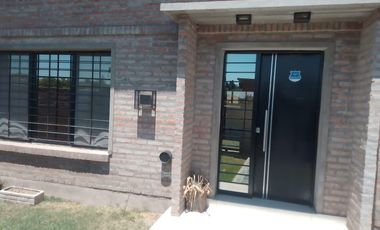 Casa en Pueblo Esteher , en Juan Domingo Perón 1215