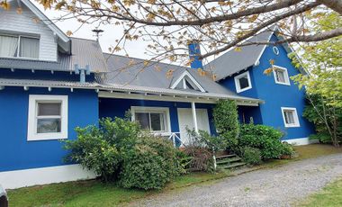 4 Dormitorios, Playroom y Escritorio. A Laguna. Amoblada.