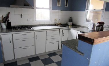 4 Dormitorios, Playroom y Escritorio. A Laguna. Amoblada.