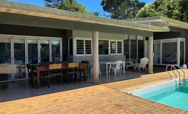 Casa en venta - 3 Dormitorios 3 Baños - Pinamar