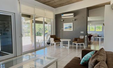 Casa en venta - 3 Dormitorios 3 Baños - Pinamar