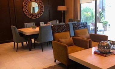 Renta hermosa Villa con paneles frente al Lago en Yucatan Country Club