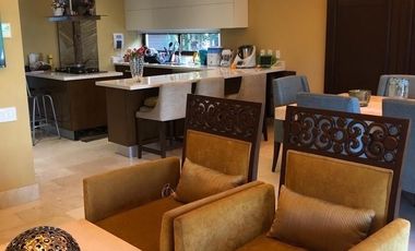 Renta hermosa Villa con paneles frente al Lago en Yucatan Country Club
