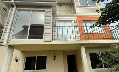 Hermosa  casa en bosques de montemar excelente conectividad,Concon.