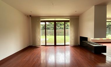 En Renta espectacular Casa Esquinera en Cota, junto al Club Pueblo Viejo