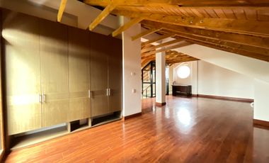 En Renta espectacular Casa Esquinera en Cota, junto al Club Pueblo Viejo