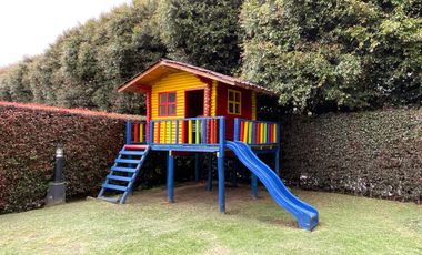 En Renta espectacular Casa Esquinera en Cota, junto al Club Pueblo Viejo