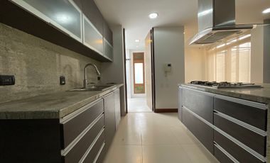 En Renta espectacular Casa Esquinera en Cota, junto al Club Pueblo Viejo