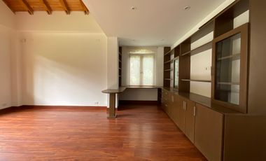 En Renta espectacular Casa Esquinera en Cota, junto al Club Pueblo Viejo