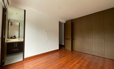 En Renta espectacular Casa Esquinera en Cota, junto al Club Pueblo Viejo