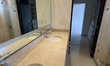 **CASA EN RENTA EN PRIVADA TOTALMENTE EQUIPADA