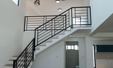 Casa en Venta con Amplio Jardín, en Coatepec.
