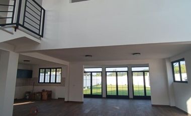 Casa en Venta con Amplio Jardín, en Coatepec.