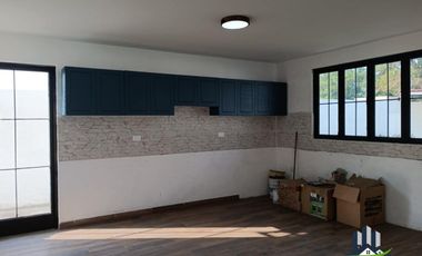 Casa en Venta con Amplio Jardín, en Coatepec.