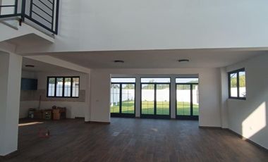 Casa en Venta con Amplio Jardín, en Coatepec.