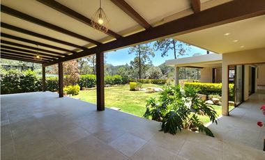 CASA EN VENTA EN AVNDARO VALLE DE BRAVO