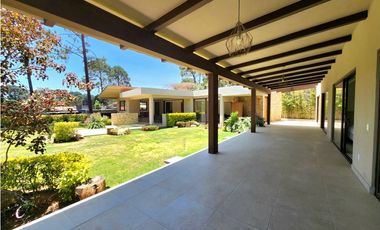 CASA EN VENTA EN AVNDARO VALLE DE BRAVO