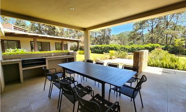 CASA EN VENTA EN AVNDARO VALLE DE BRAVO