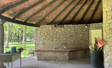 Venta Casa de Un Nivel excelente para Hotel Boutique o Asilo en Xochitepec,  Morelos