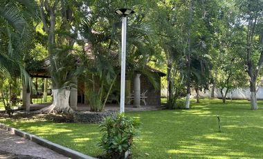 Venta Casa de Un Nivel excelente para Hotel Boutique o Asilo en Xochitepec,  Morelos