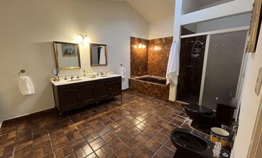 Venta Casa de Un Nivel excelente para Hotel Boutique o Asilo en Xochitepec,  Morelos
