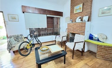 Venta de hermosa casa en calle Malvinas.