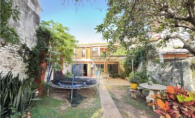 Venta de hermosa casa en calle Malvinas.