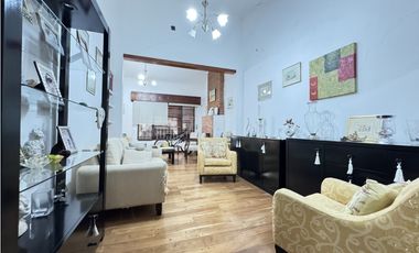 Venta de hermosa casa en calle Malvinas.