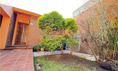 Venta de hermosa casa en calle Malvinas.