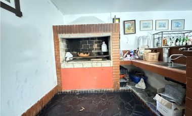 Venta de hermosa casa en calle Malvinas.