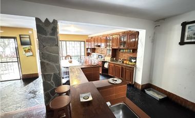 Venta de hermosa casa en calle Malvinas.