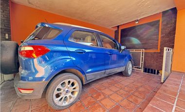 Venta de hermosa casa en calle Malvinas.