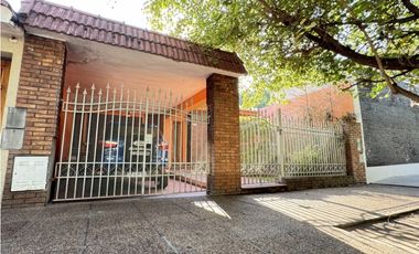 Venta de hermosa casa en calle Malvinas.