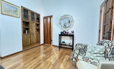 Venta de hermosa casa en calle Malvinas.