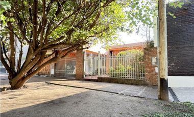 Venta de hermosa casa en calle Malvinas.